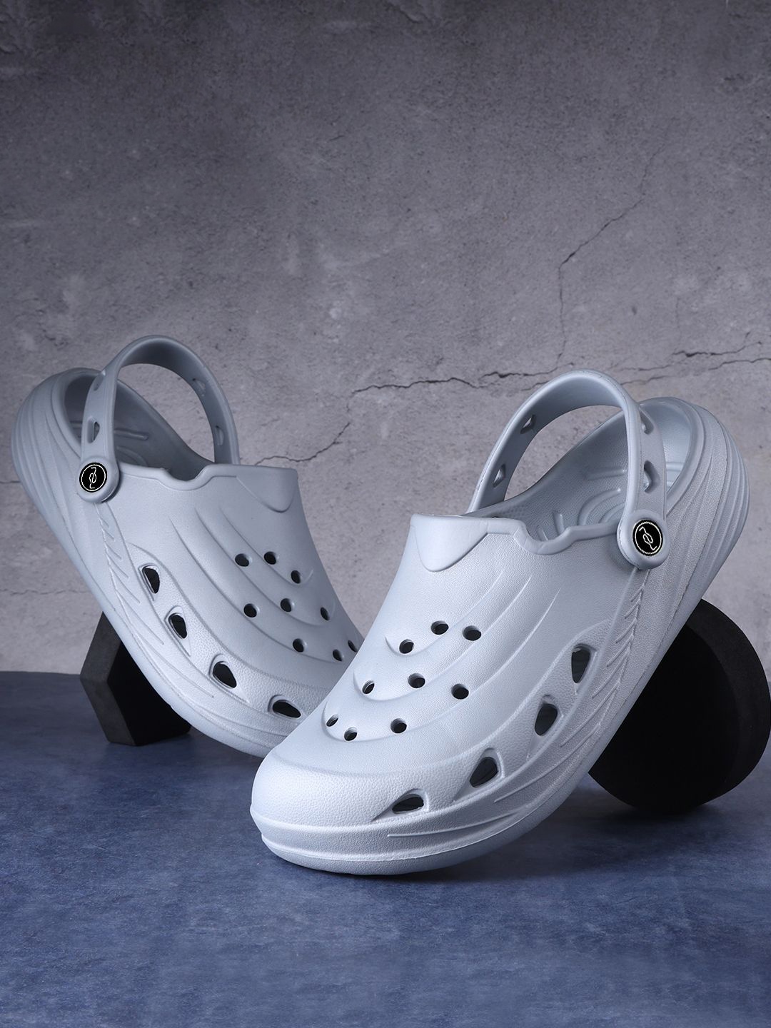

TOE CANDY Men Rubber Clogs, Grey