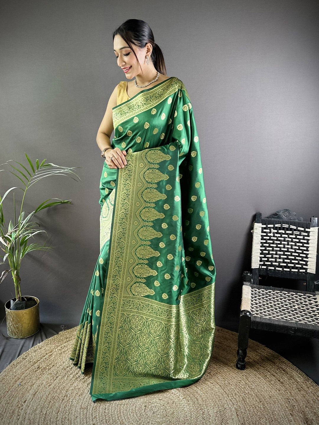 

LeeliPeeri Designer Woven Design Zari Silk Blend Banarasi Saree, Green
