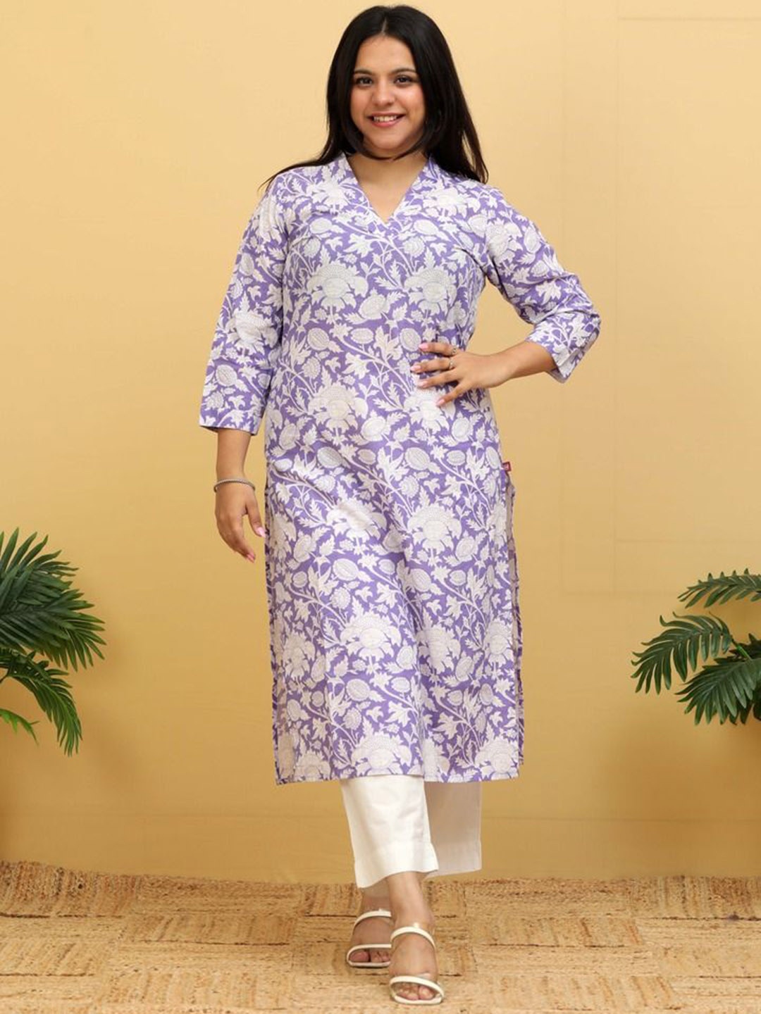 

Amaya Women Embroidered Sequinned Kurta, Purple