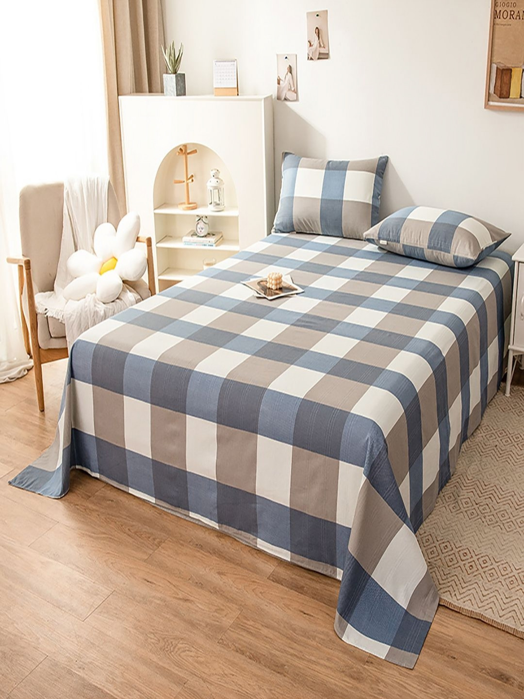 

JC HOME Blue & Beige Geometric 140 TC Queen Bedsheet with 2 Pillow Covers