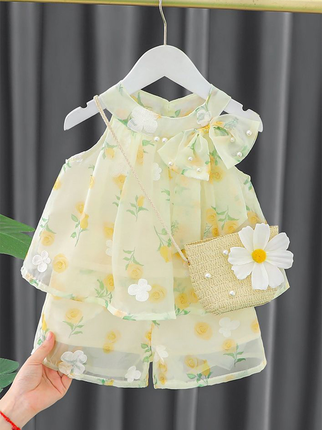 

LULU & SKY Girls Printed Top with Shorts, Yellow