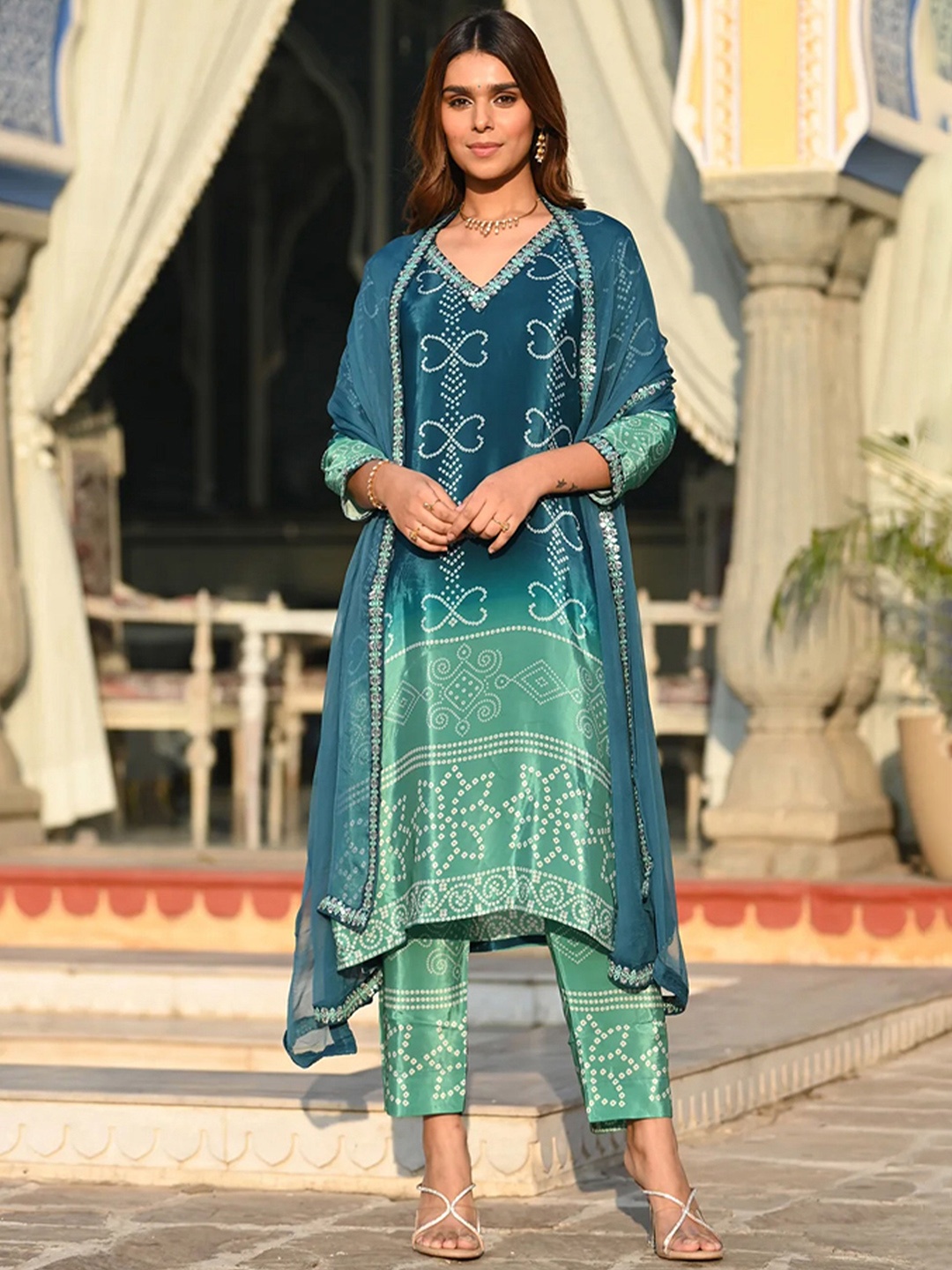 

Divyadham Textiles Women Bandhani Embroidered Regular Thread Work Kurta with Pyjamas & With Dupatta, Turquoise blue