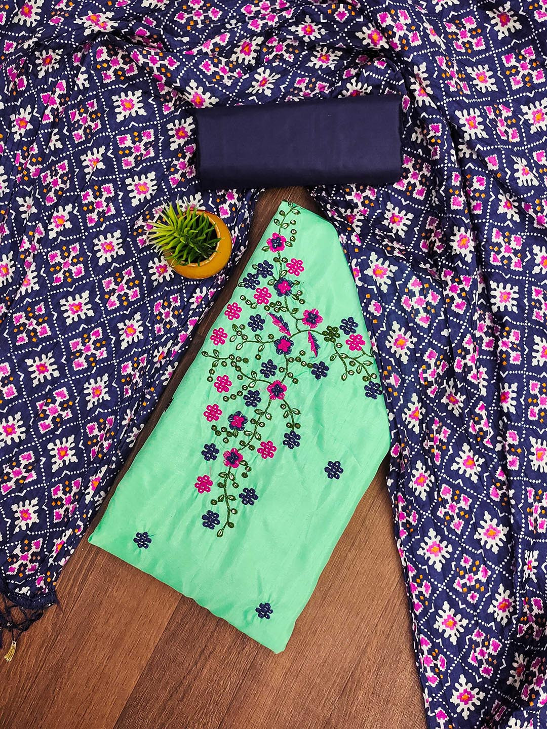 

SHADOW & SAINING Embroidered Unstitched Dress Material, Sea green