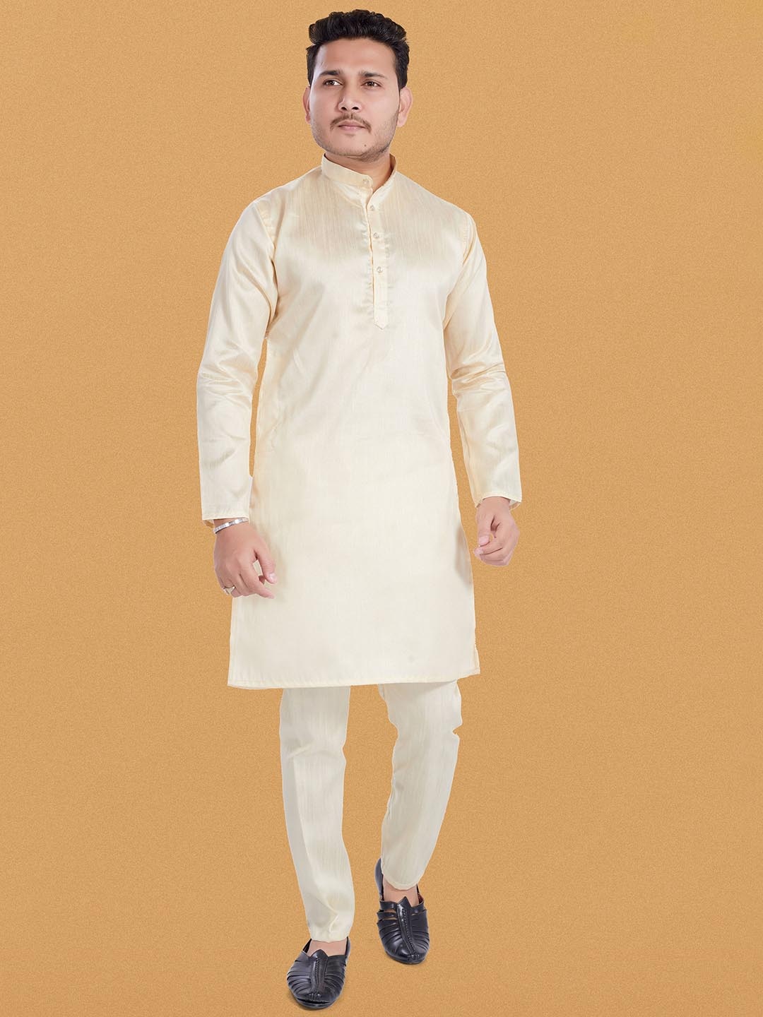 

DIVISIVE Men Regular Dupion Silk Kurta with Pyjamas, Cream