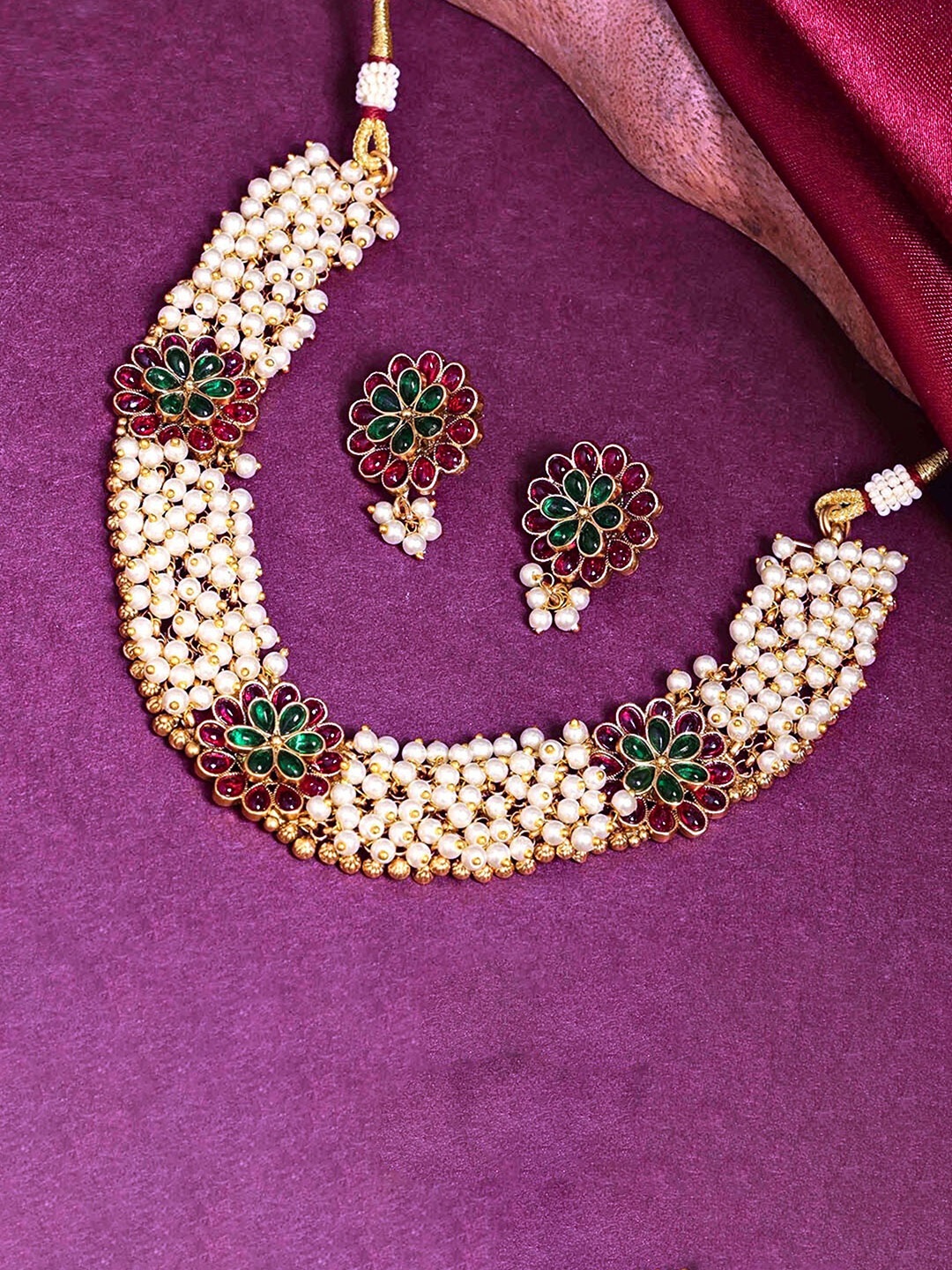 

ORANGENYSHA Gold-Plated Kundan-Studded & Beaded Jewellery Set