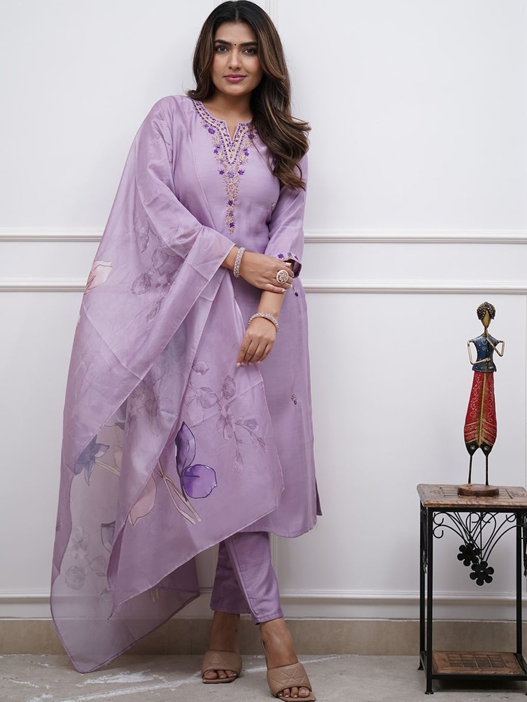 

Ekta Textiles Women Paisley Embroidered Regular Thread Work Kurti with Pyjamas & With Dupatta, Lavender