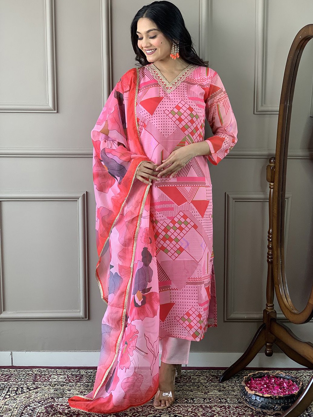 

Amrutam Fab Women Floral Printed Regular Chanderi Silk Kurta with Pyjamas & With Dupatta, Rose gold