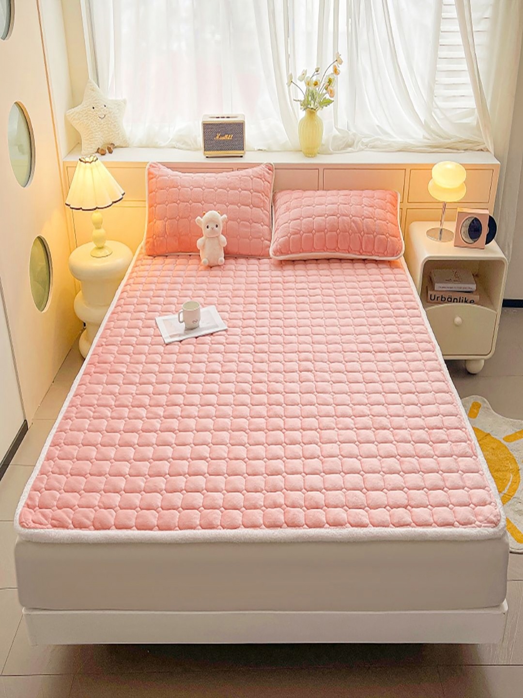 

JC HOME Pink & White 150 TC King Bedsheet with 2 Pillow Covers