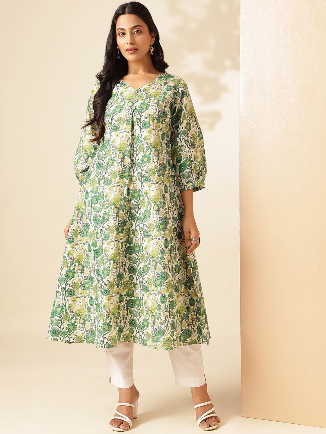 

Vbuyz Women Floral Printed Floral Kurta, Green