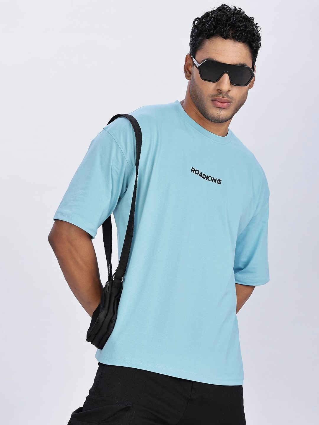 

Roadking Men Brand Logo Drop-Shoulder Sleeves Bio Finish Applique T-shirt, Blue