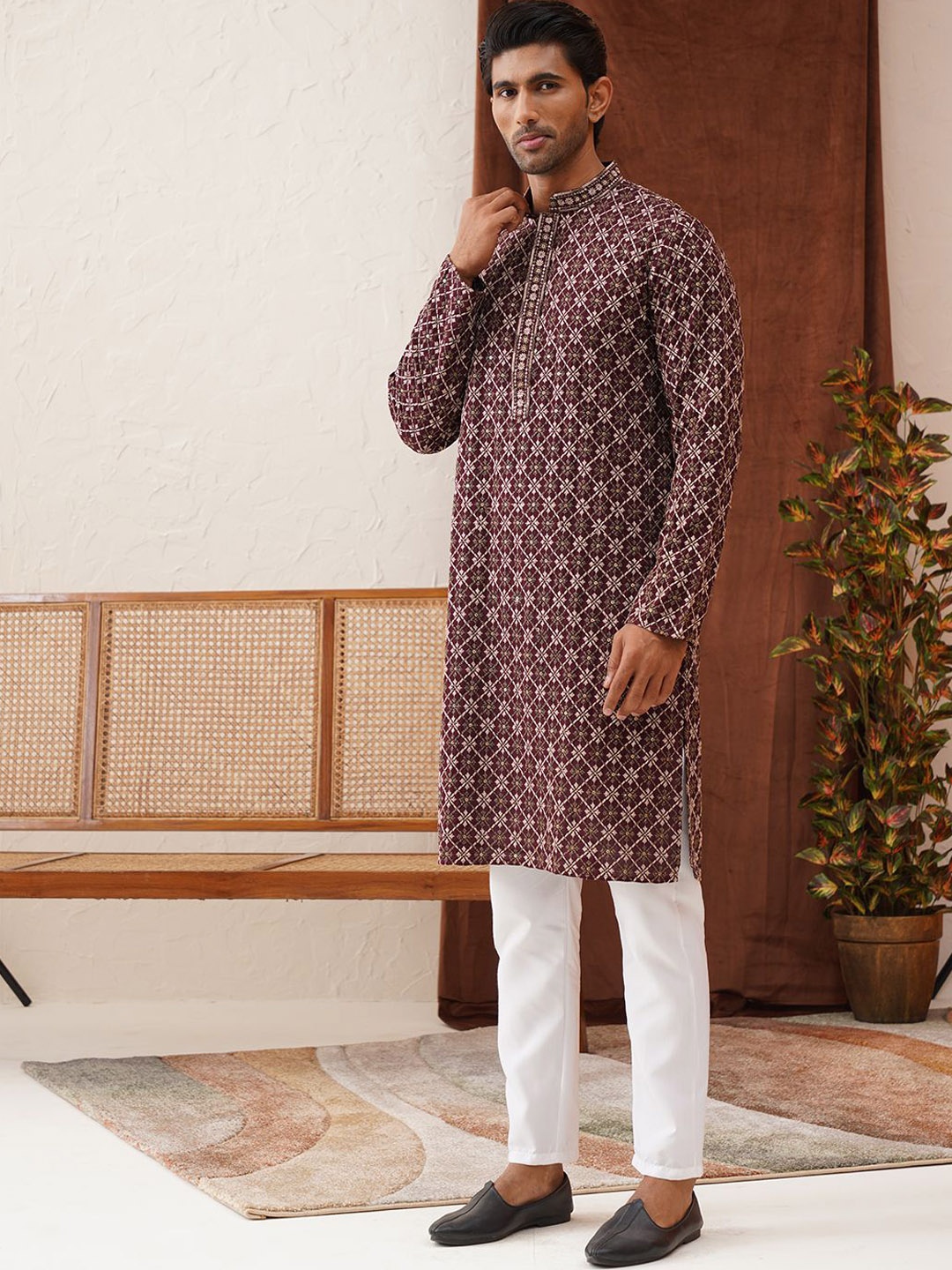 

Jompers Men Embroidered Regular Sequinned Kurta with Pyjamas, Purple