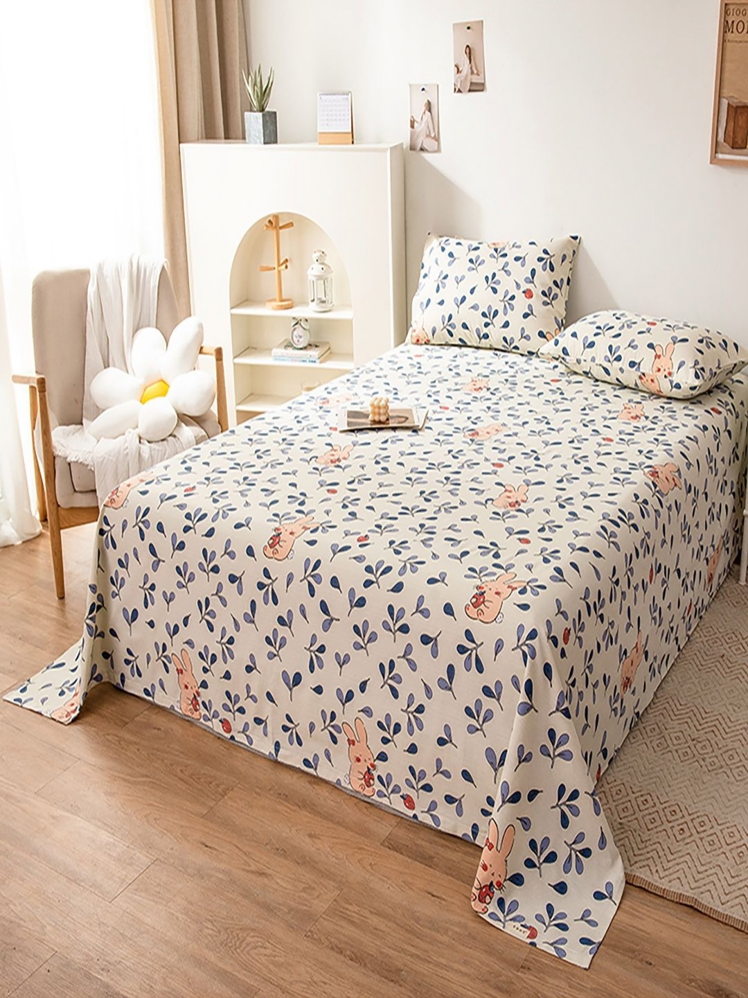 

JC HOME White & Blue 140 TC Queen Bedsheet with 2 Pillow Covers