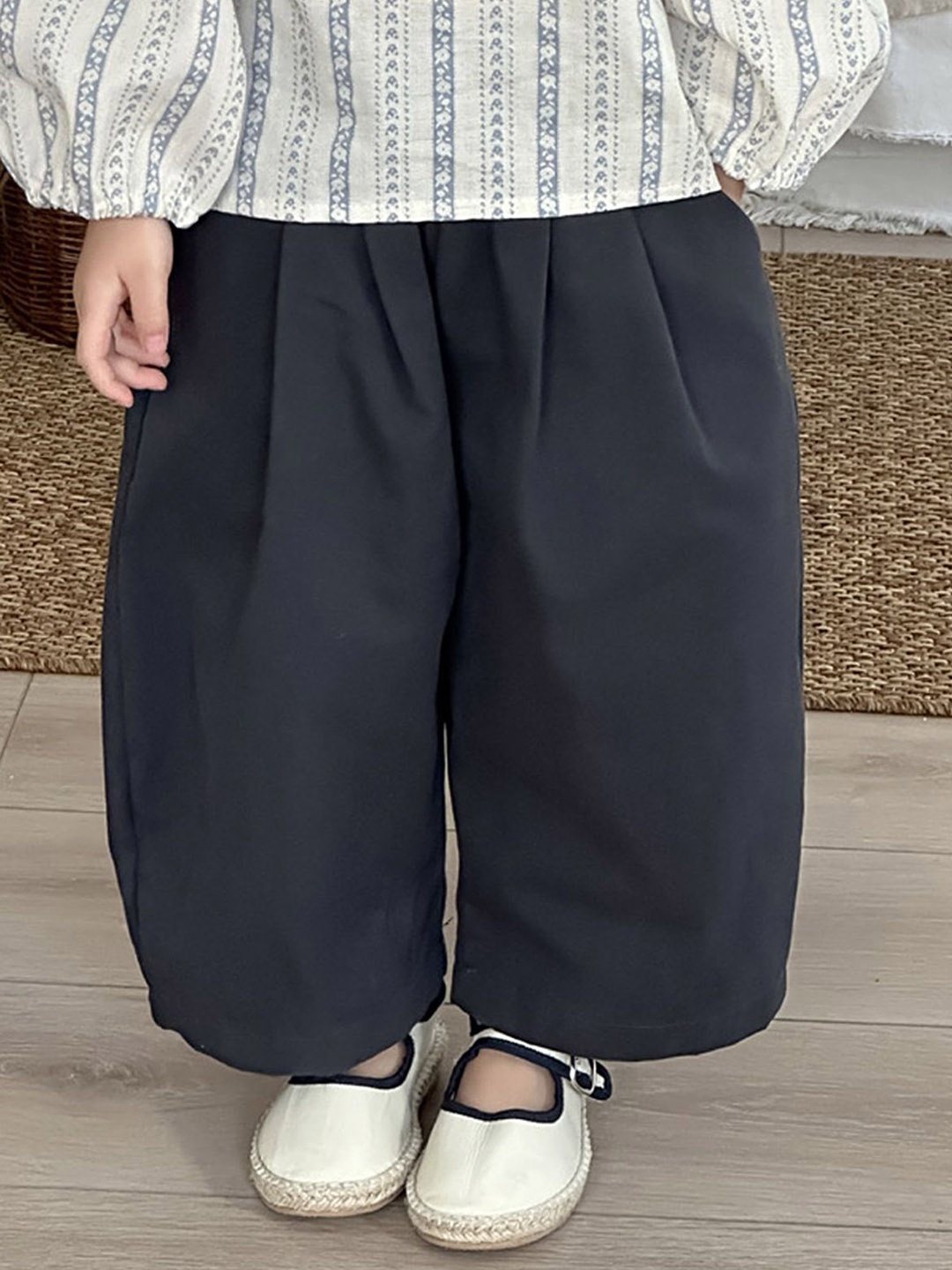 

LULU & SKY Girls Wide Leg High-Rise Low Distress Jeans, Navy blue