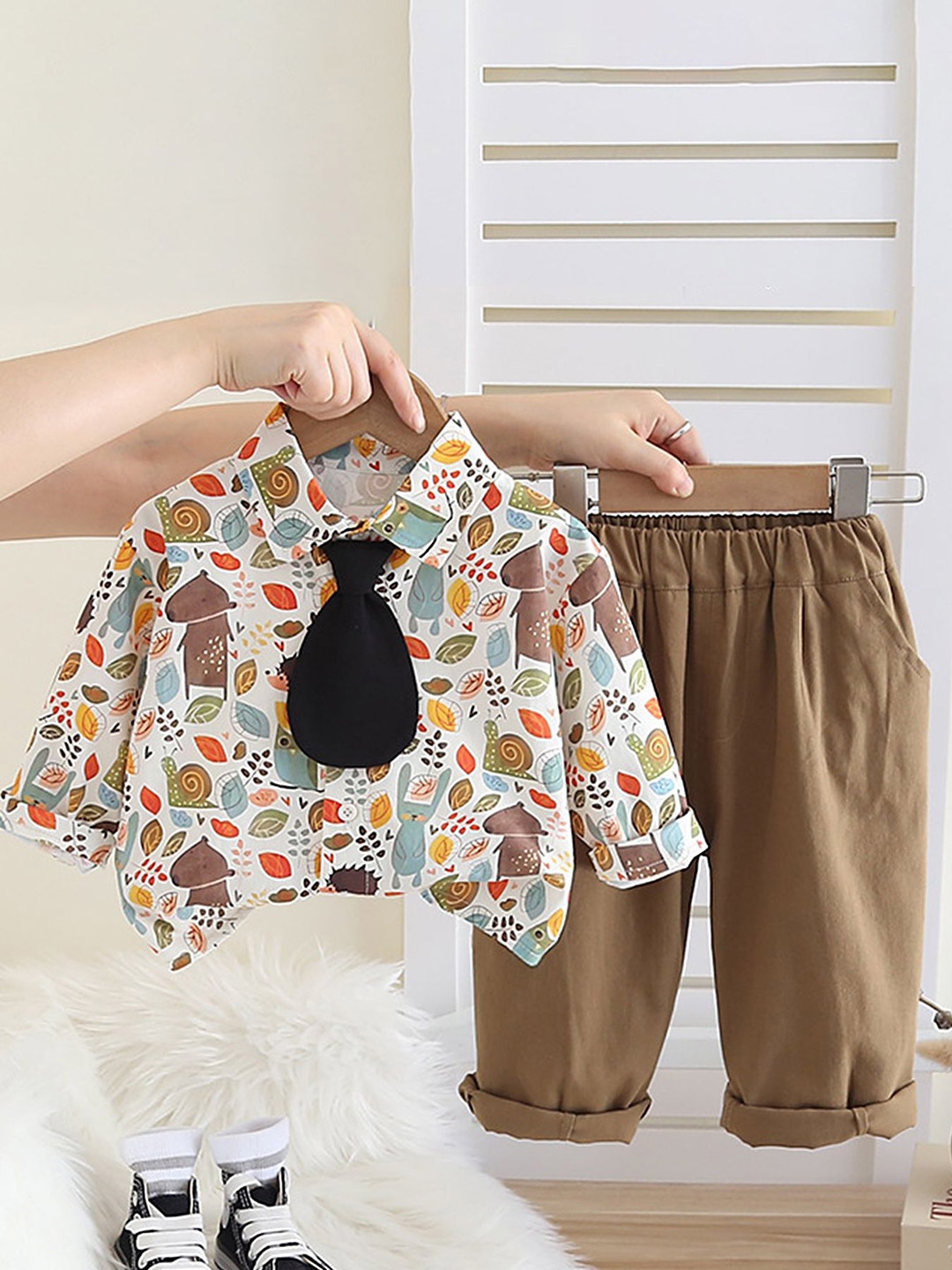 

LULU & SKY Boys Printed Shirt with Shorts, White