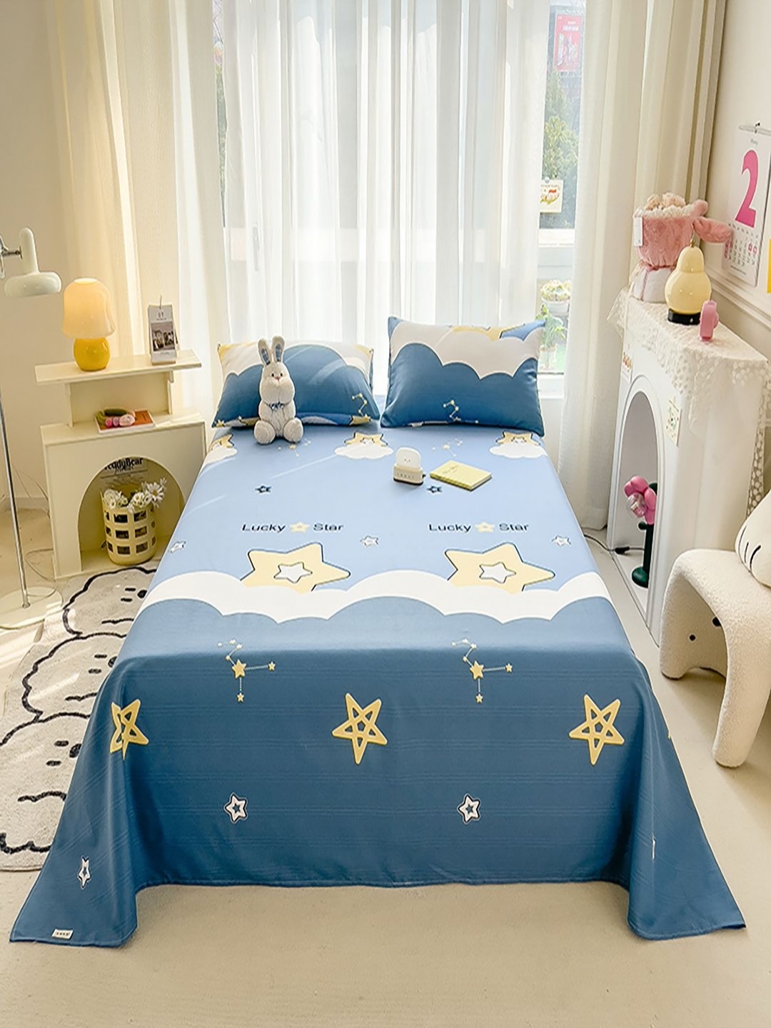 

JC HOME Blue & White Graphic 140 TC King Bedsheet with 2 Pillow Covers