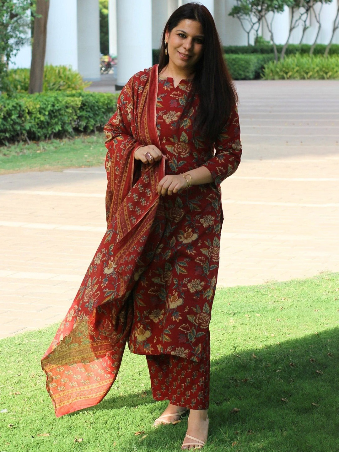 

ORUVAN Women Floral Printed Regular Sequinned Pure Cotton Kurta with Trousers & With Dupatta, Maroon