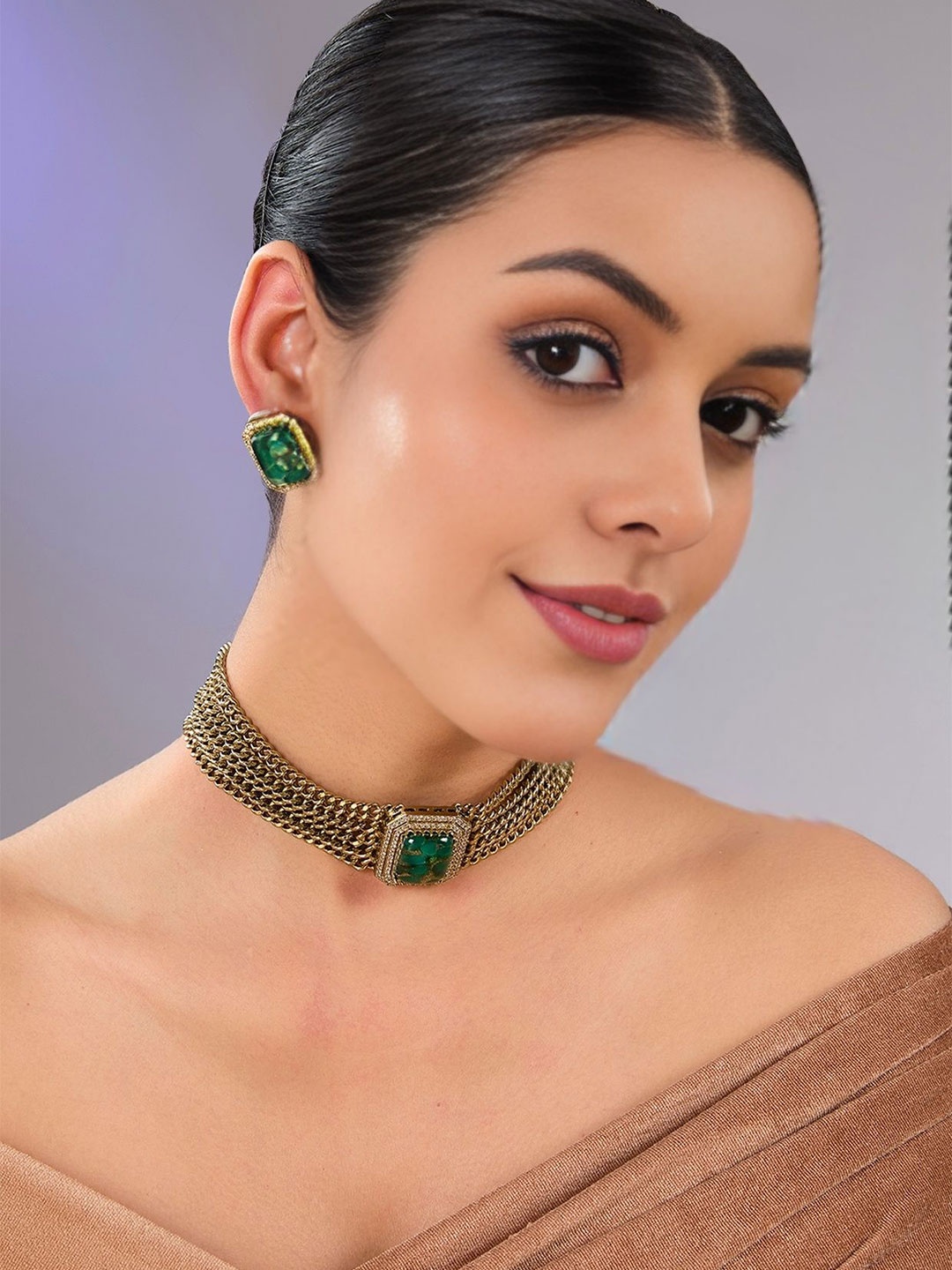 

AURAA TRENDS Gold Plated Stone Studded Jewellery Set