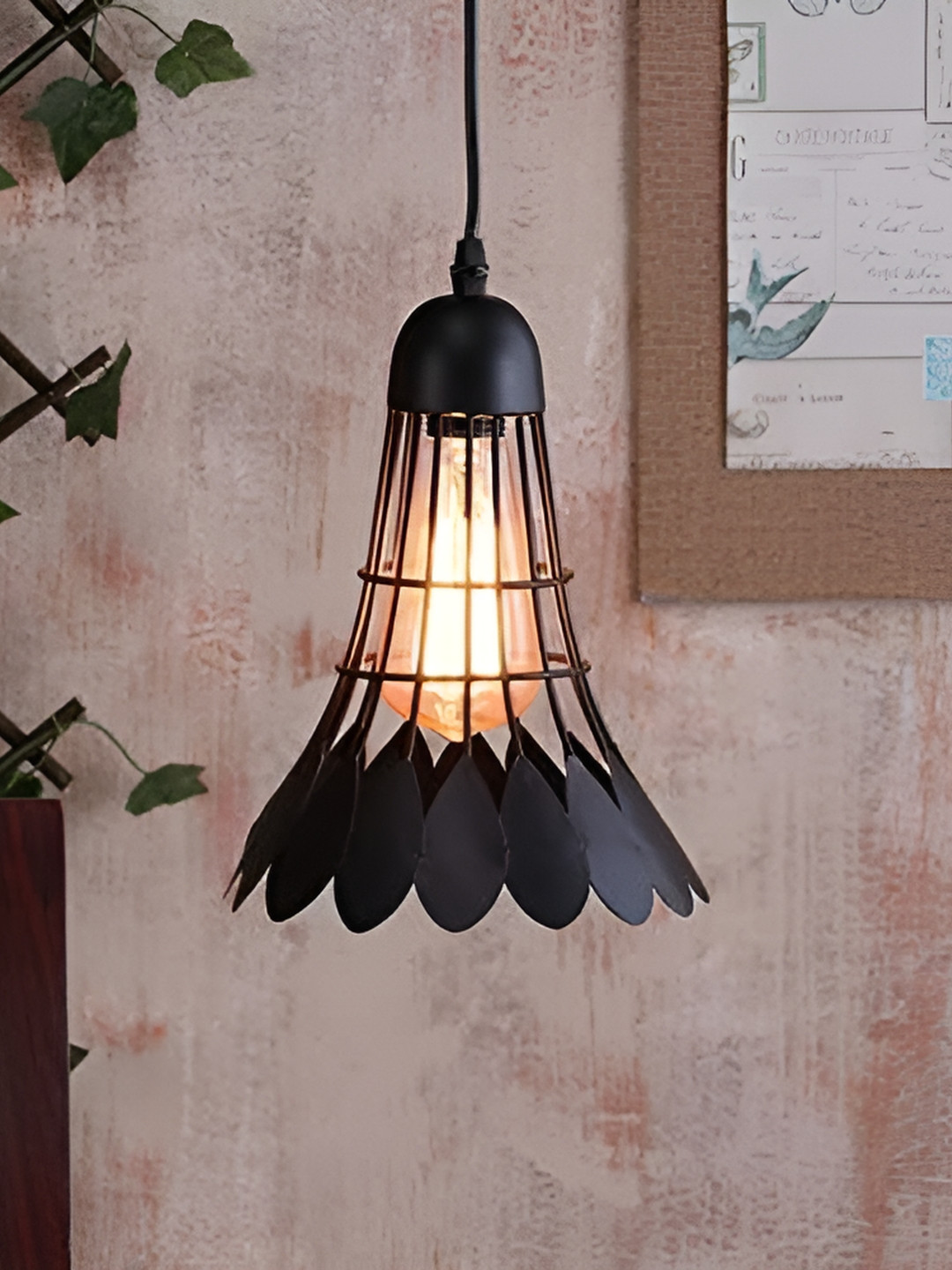 

KINIS Black & Gold-Toned Textured Abstract Shaped Ceiling Lamp