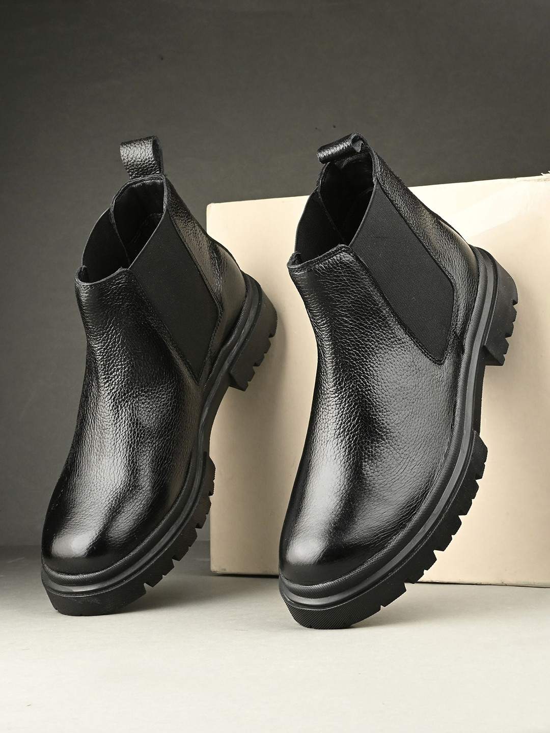 The Roadster Lifestyle Co Men Block-Heeled Chelsea Boots