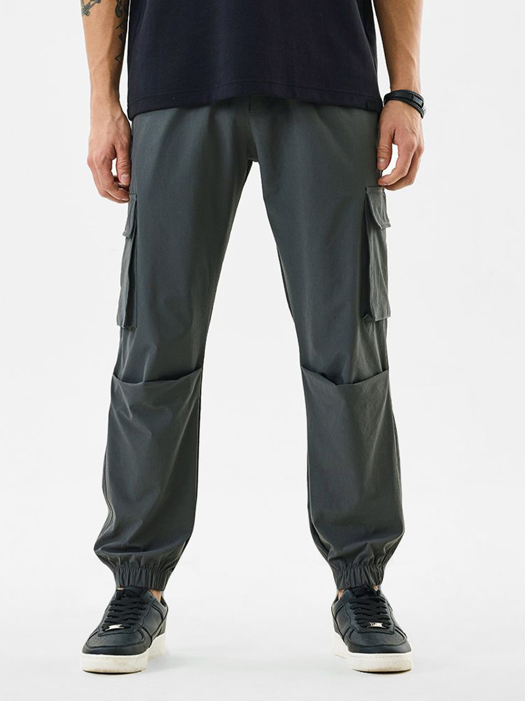 Snitch Men Dark Grey Mid-Rise Relaxed Fit Trouser