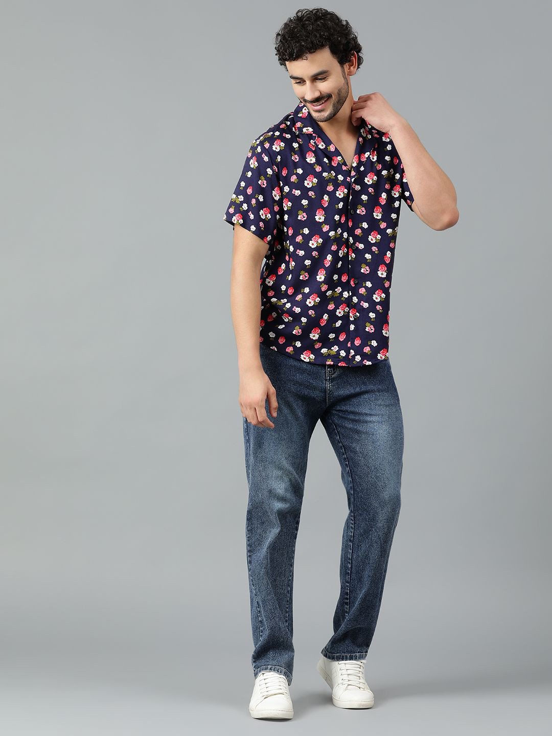 

Stylecast X Kotty Men Modern Floral Printed Cotton Casual Shirt, Blue