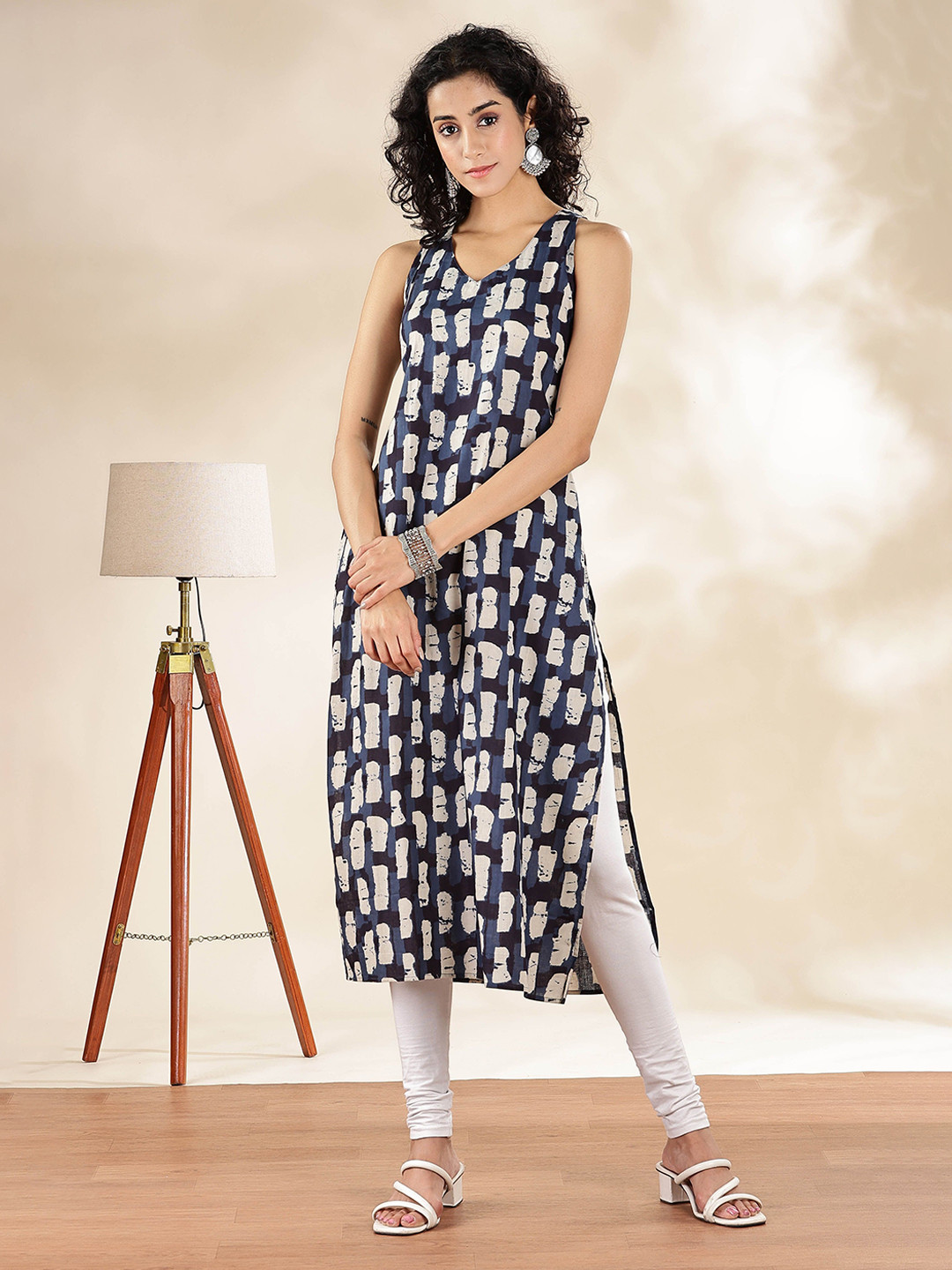 Anouk Abstract Printed V-Neck Sleeveless Casual Kurta