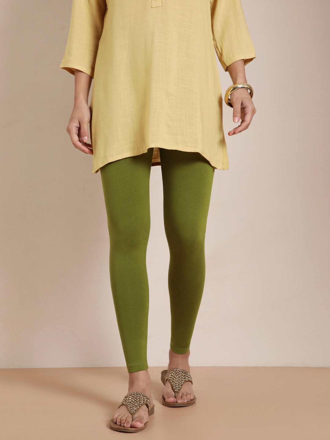 TWIN BIRDS Women Olive Green Solid Tailored Fit Ankle-Length Leggings