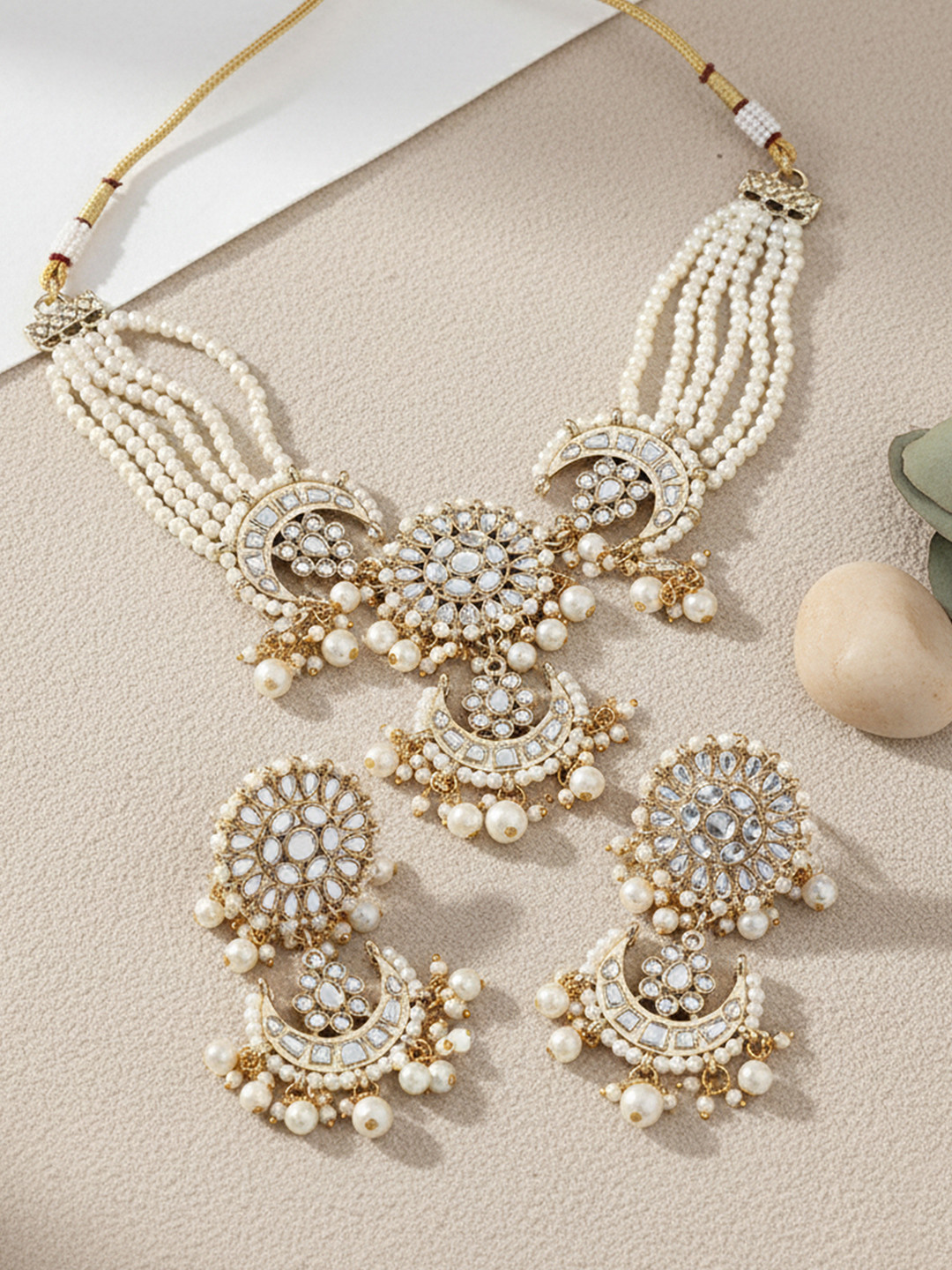 KARATCART Gold-Plated Kundan-Studded & Beaded Jewellery Set