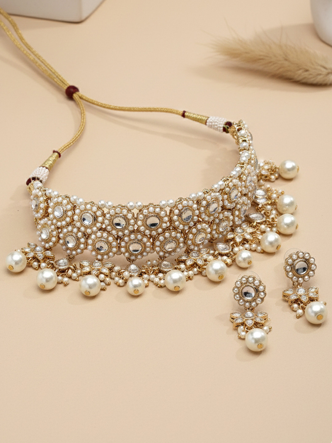KARATCART Gold-Plated & White Kundan Studded & Beaded Handcrafted Jewellery Set
