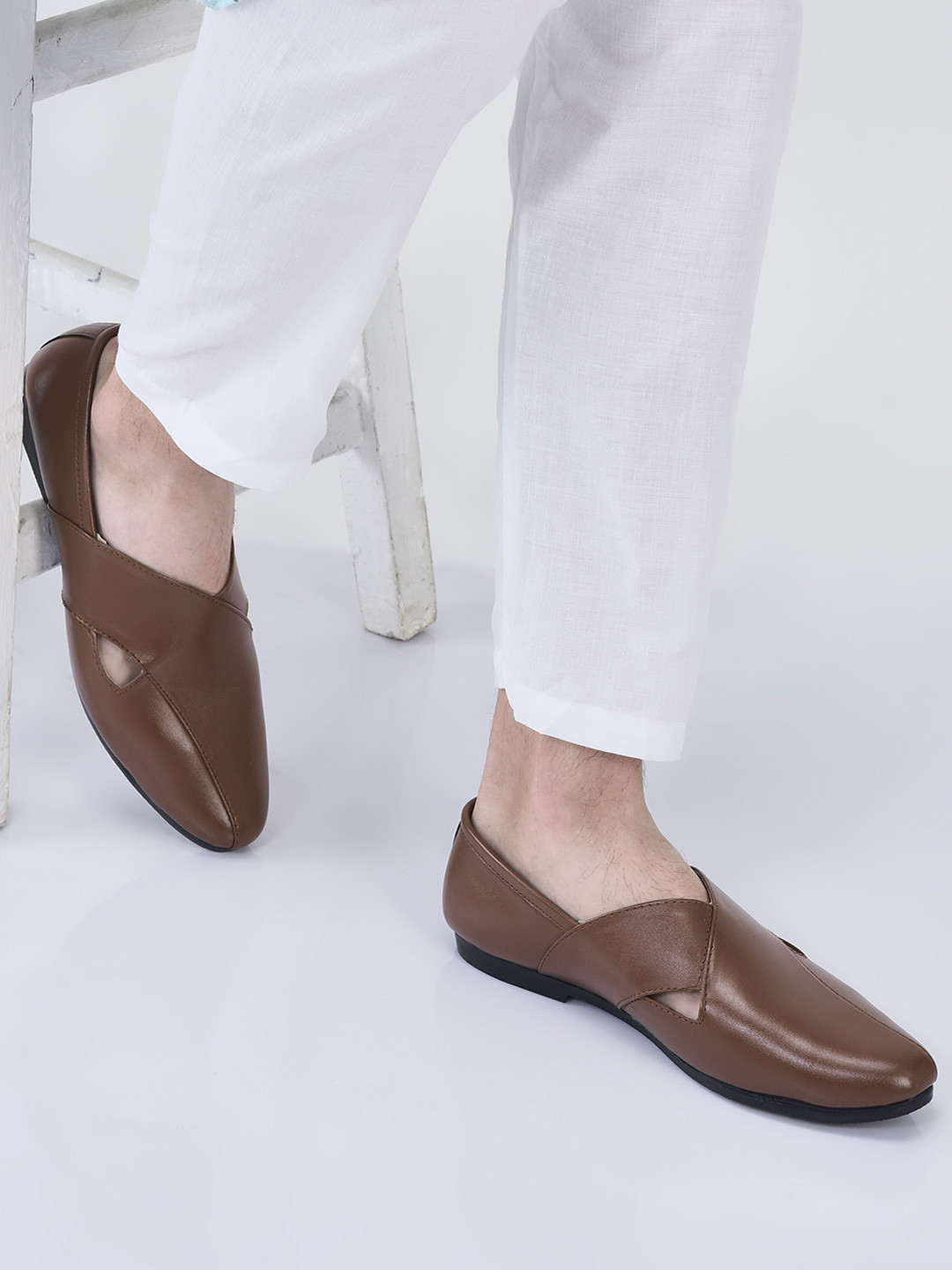 FAUSTO Men PU Brown Solid Mojaris