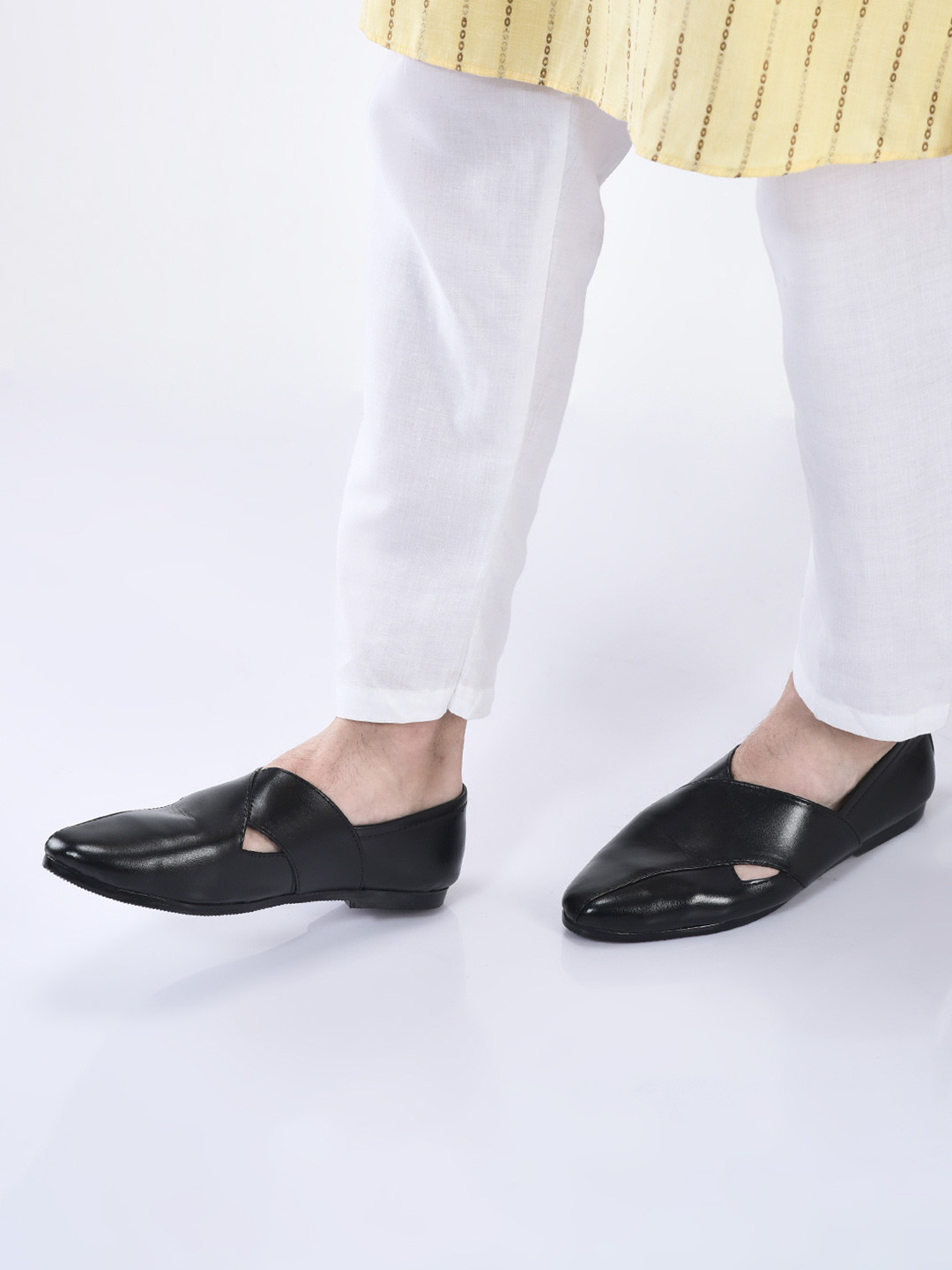 FAUSTO Men Black Criss Cross Lightweight PU Mojaris