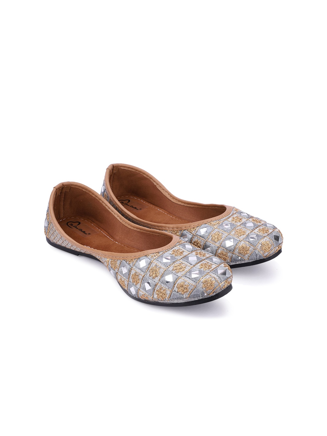 

The Desi Dulhan Women Grey Printed Ethnic Mojaris Flats