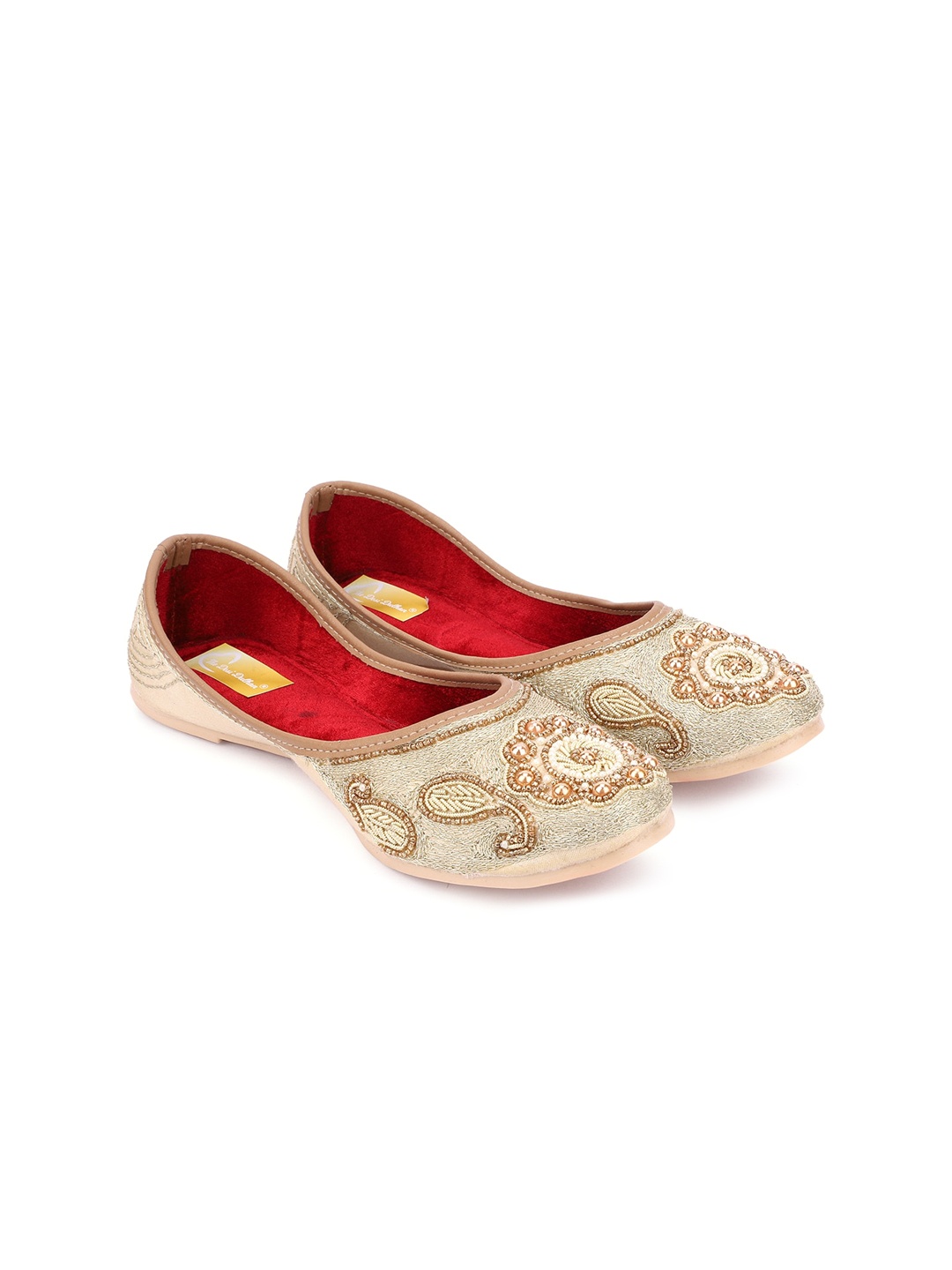 

The Desi Dulhan Women Gold-Toned Ethnic Mojaris Flats