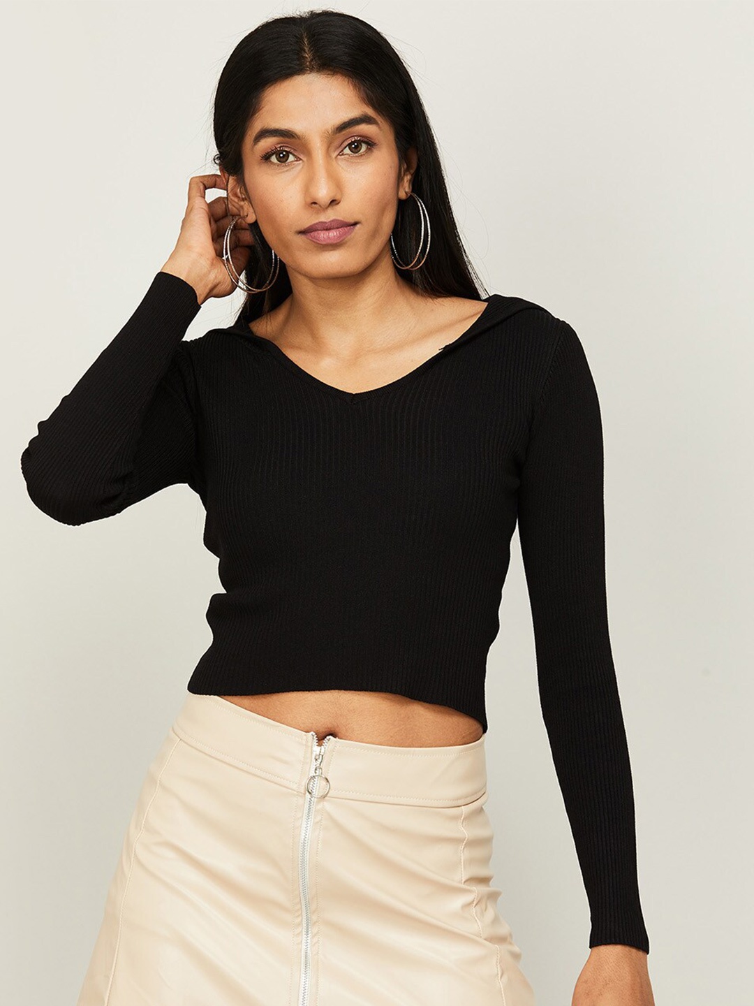 

Ginger by Lifestyle Women Black Solid Crop Top
