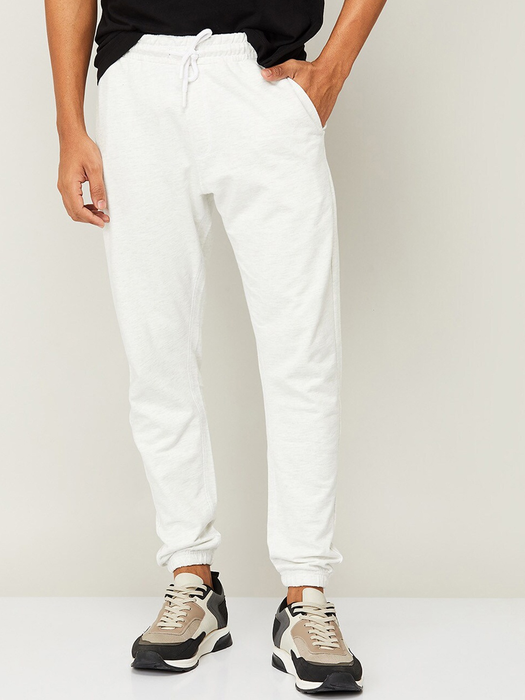 

Fame Forever by Lifestyle Men White Solid Cotton Regular Fit Jogger