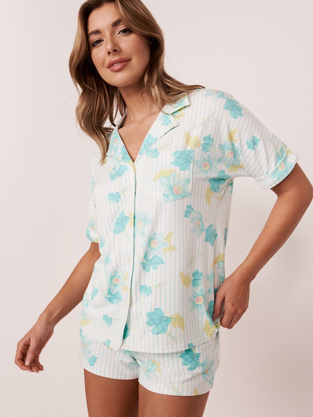 

La Vie en Rose Women White & Blue Printed Lounge Shirt