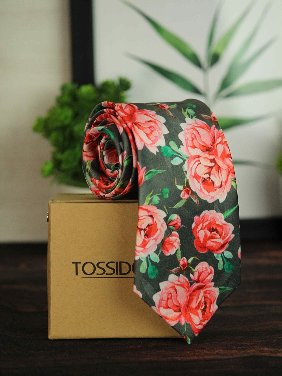 

Tossido Men Green & Red Printed Broad Tie