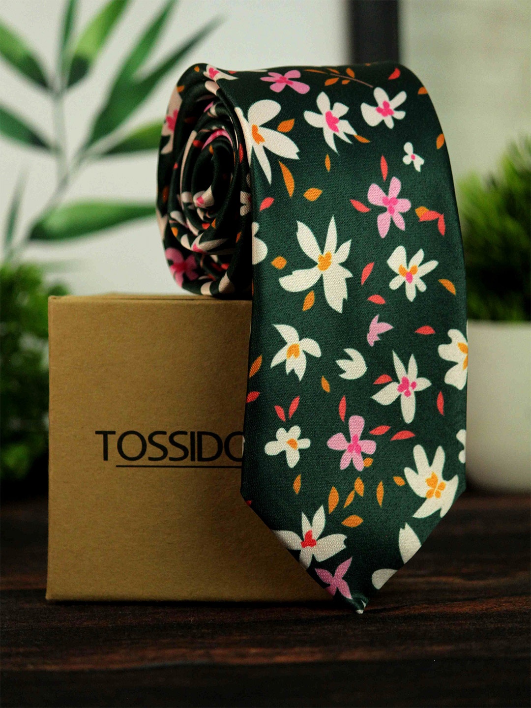 

Tossido Men Green & White Printed Broad Tie