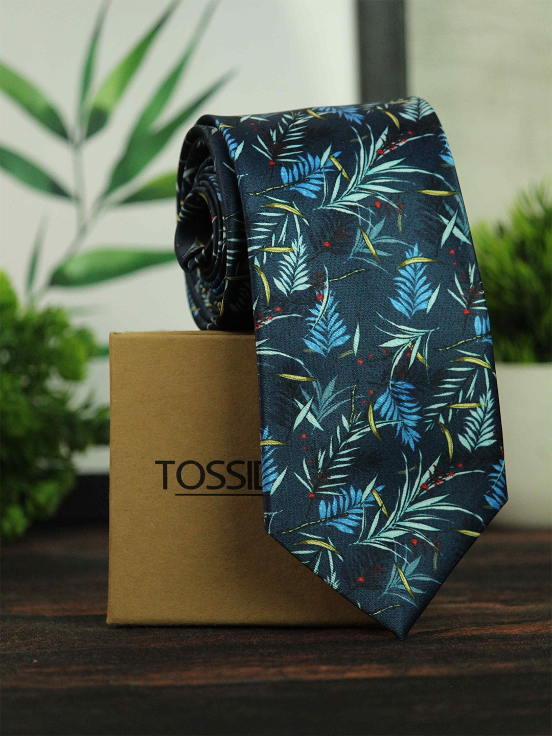 

Tossido Men Blue & Green Printed Broad Tie