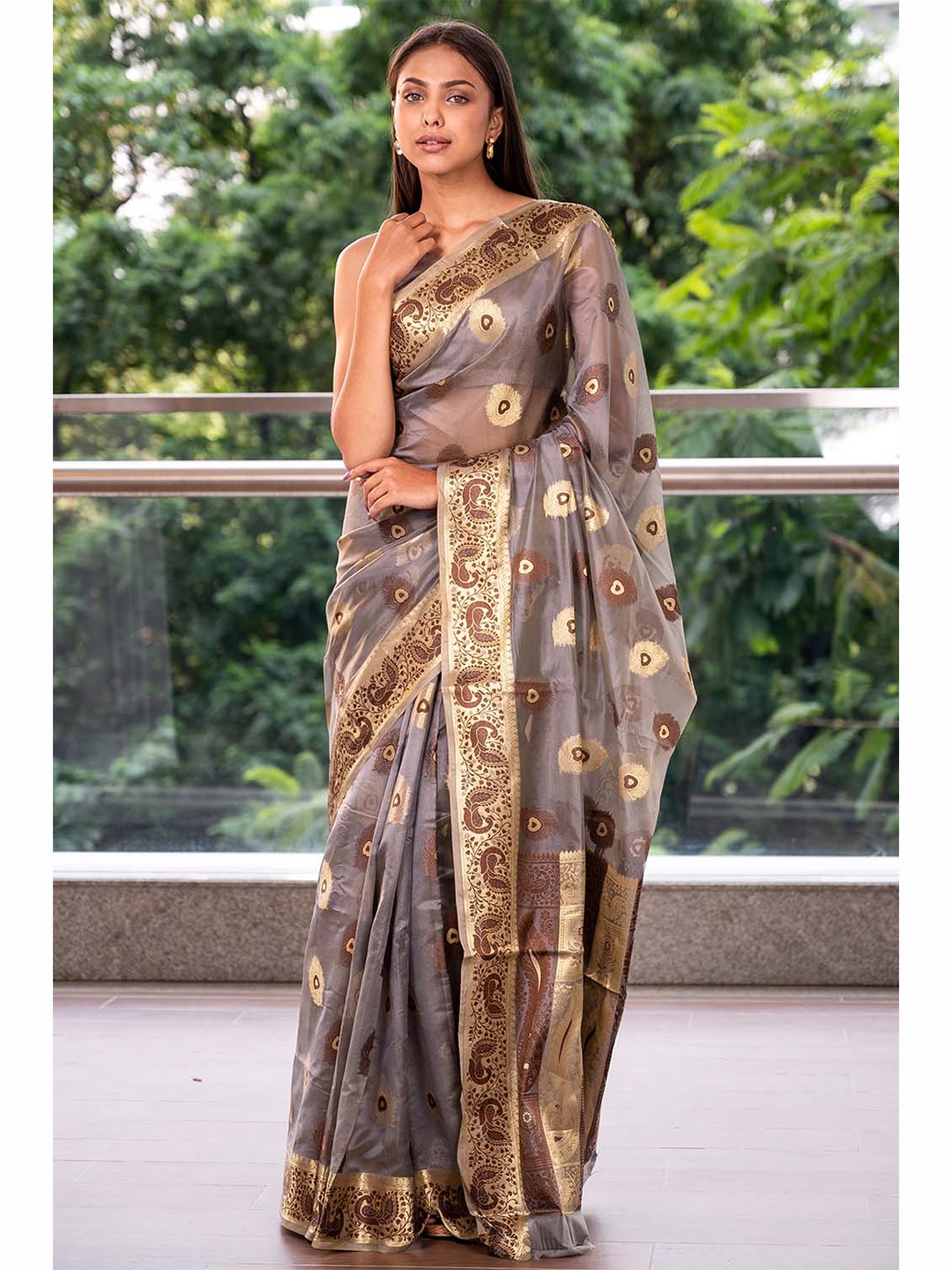 

KARAGIRI Grey & Cream-Coloured Woven Design Zari Organza Saree