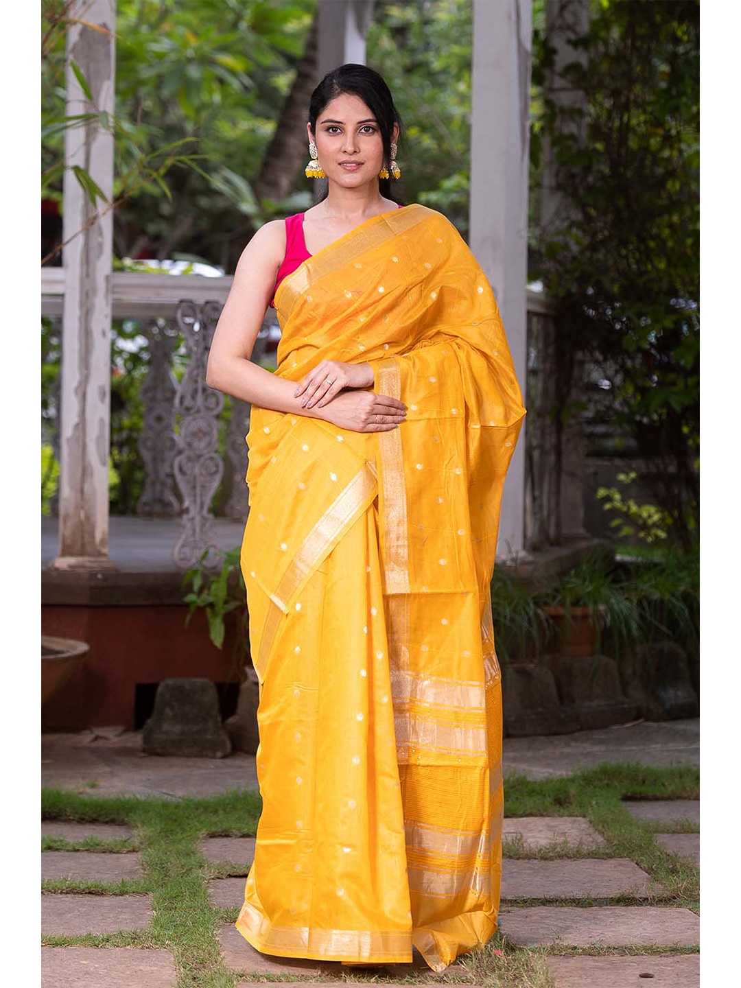 

KARAGIRI Yellow & Gold-Toned Woven Design Zari Banarasi Saree