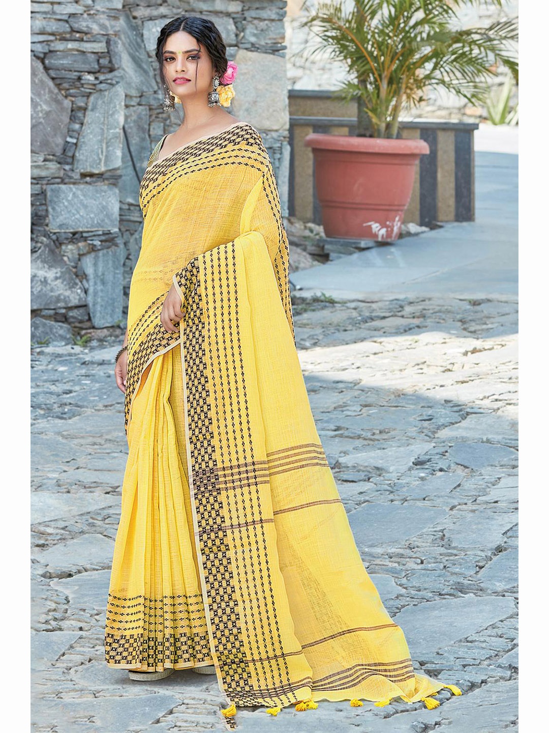 

KARAGIRI Yellow & Black Linen Blend Saree