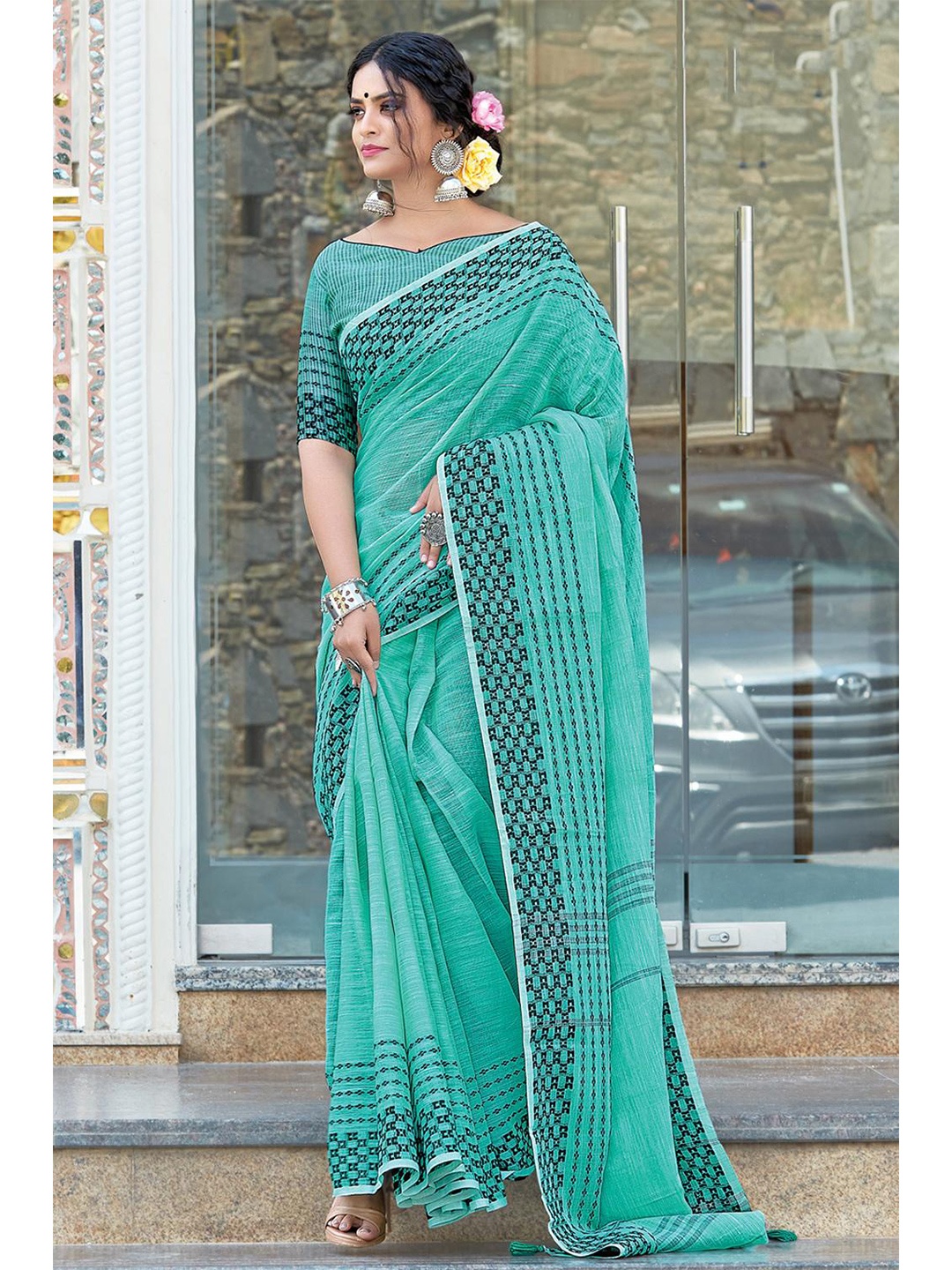 

KARAGIRI Turquoise Blue & Black Linen Blend Saree