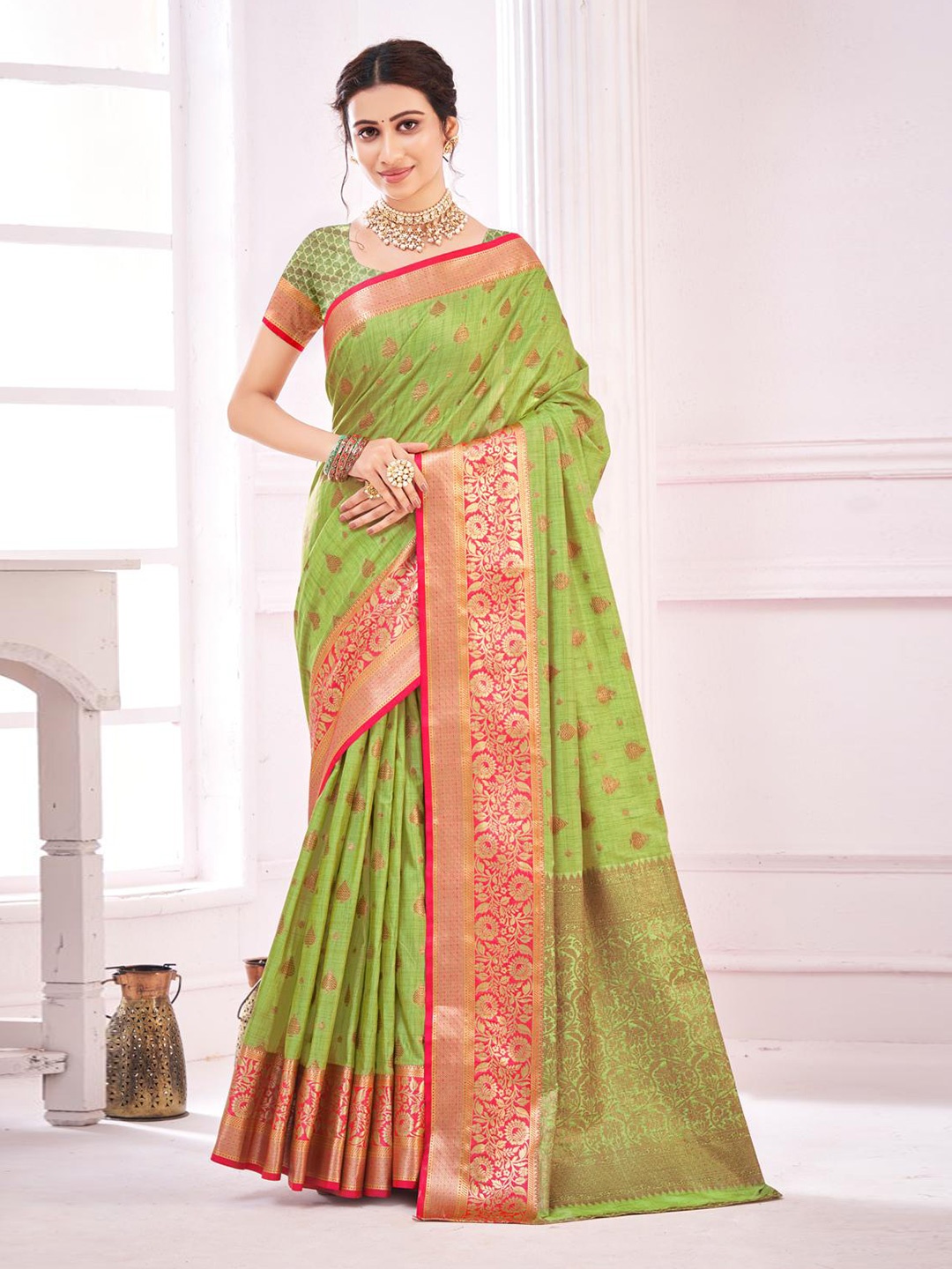 

KARAGIRI Green & Red Woven Design Zari Silk Blend Banarasi Saree