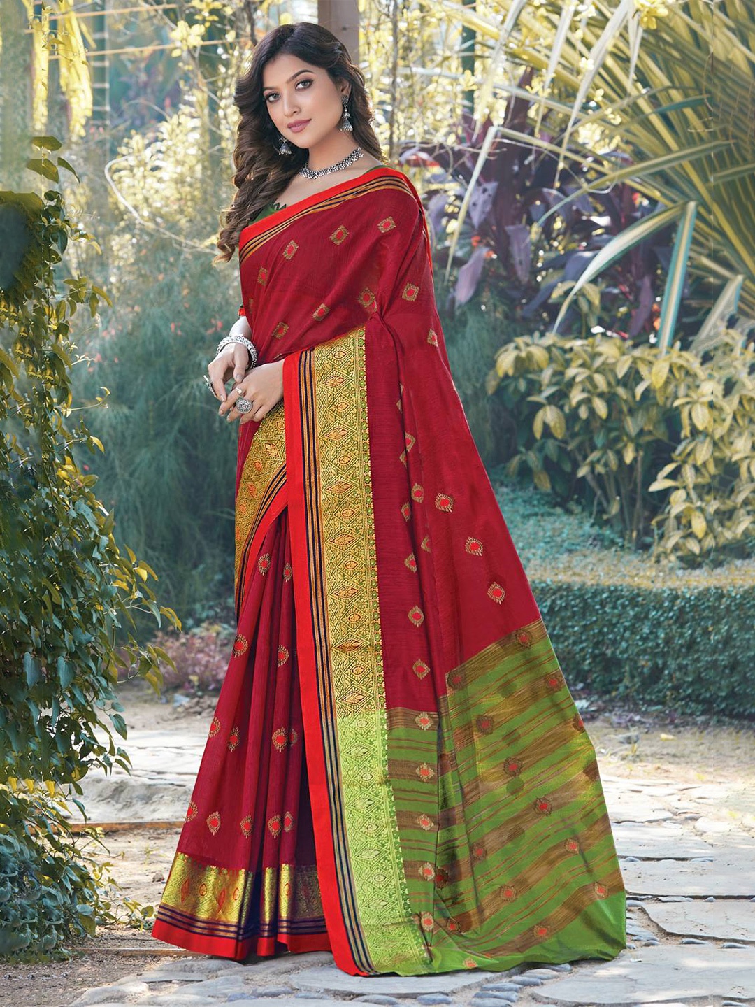 

KARAGIRI Maroon & Green Woven Design Zari Saree