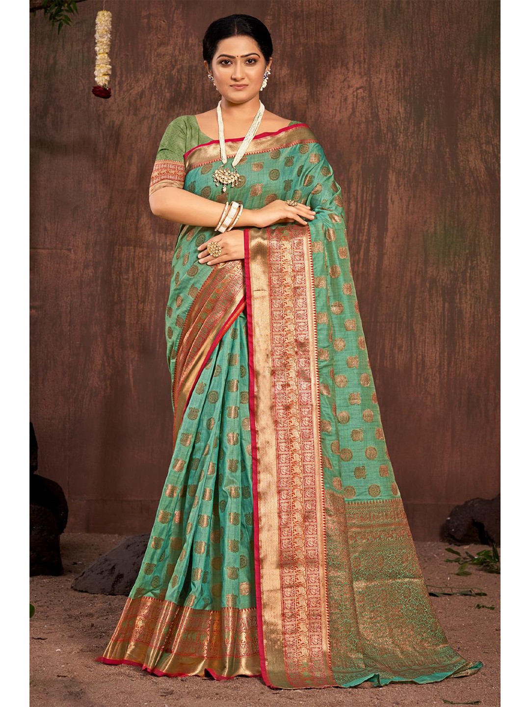 

KARAGIRI Green & Red Woven Design Zari Silk Blend Banarasi Saree