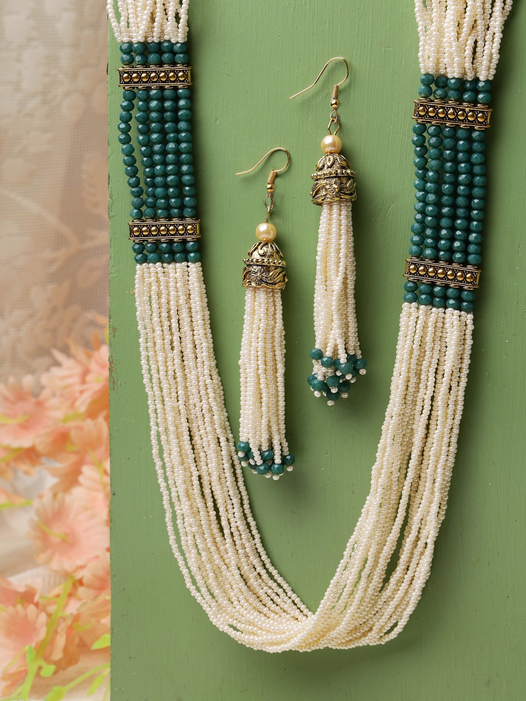 

Moedbuille Gold-Plated Sea green & White Onyx Studded Jewellery Set