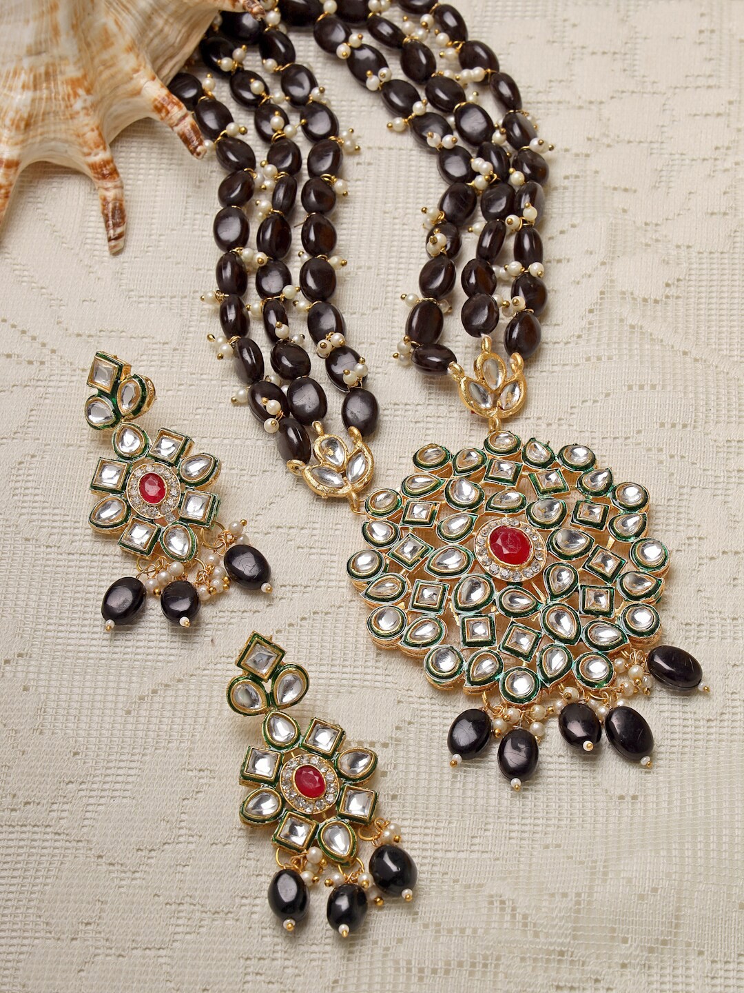 

Moedbuille Gold-Plated White & Black Kundan-Studded & Pearl Beaded Jewellery Set