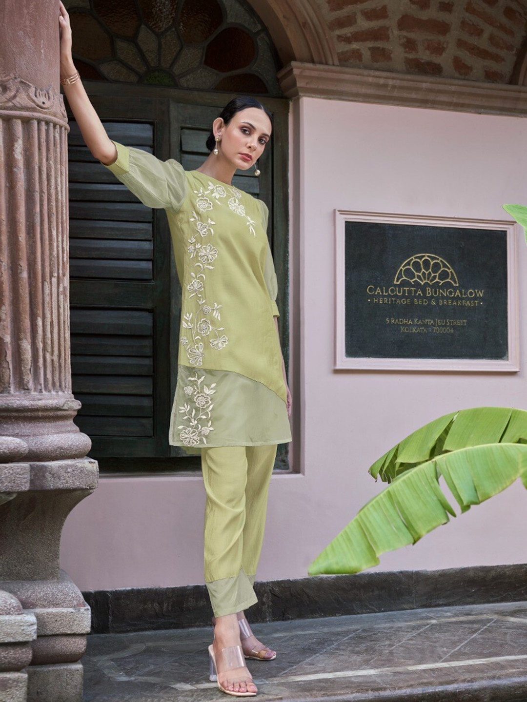 

AUTUMN LANE Women Green Floral Embroidered Kurti with Pyjamas