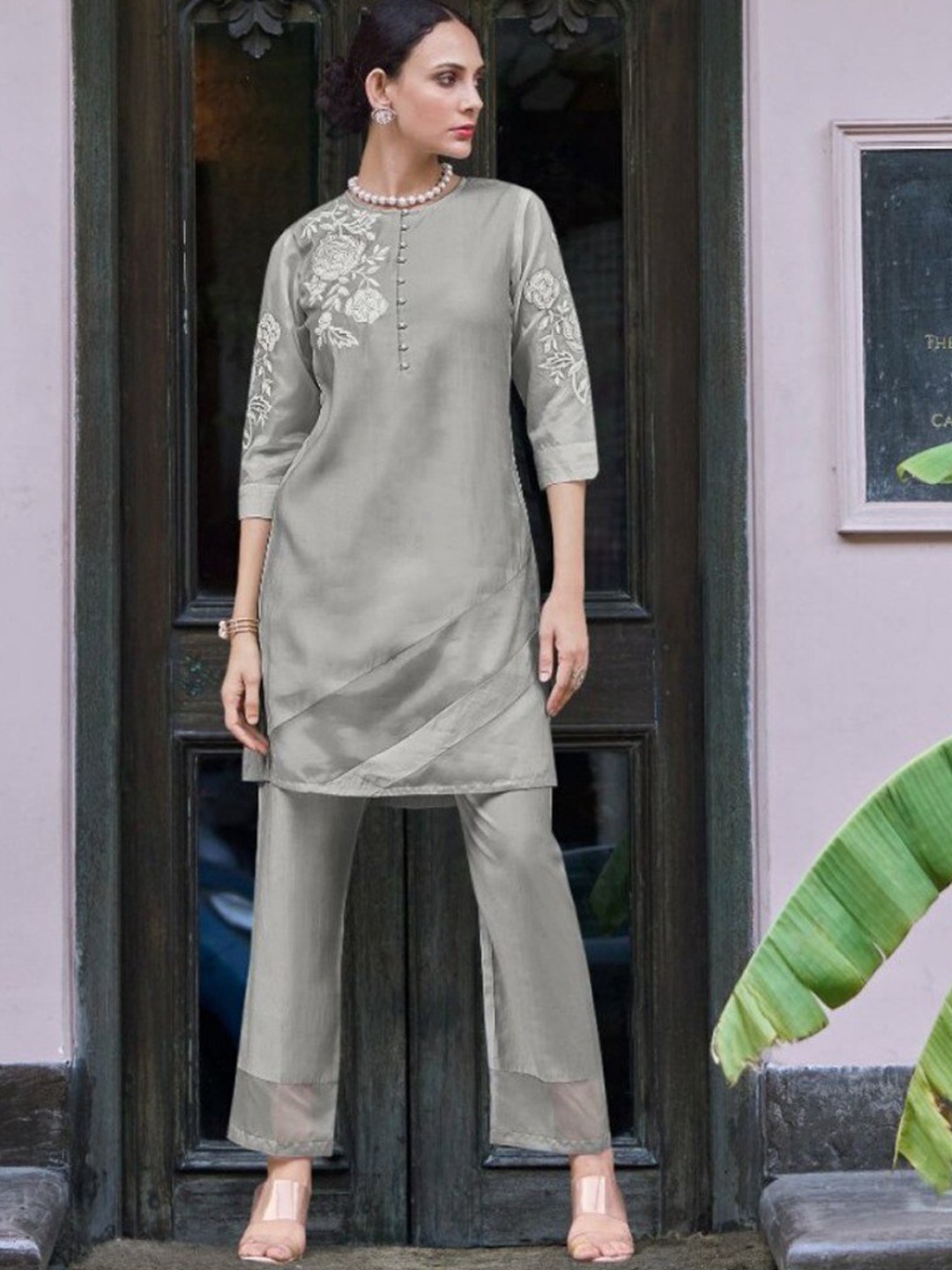 

AUTUMN LANE Women Grey Embroidered Thread Work Kurta with Trousers